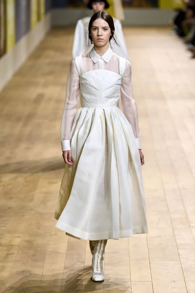Look 8
